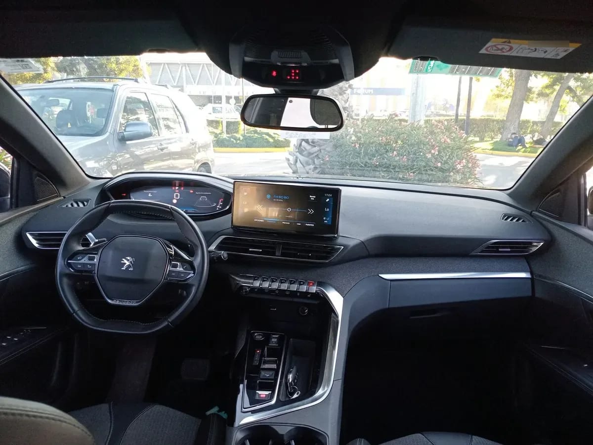 Peugeot 5008 1.5 Allure Pack Bluehdi 130 4x2 Eat8 5p año 2024