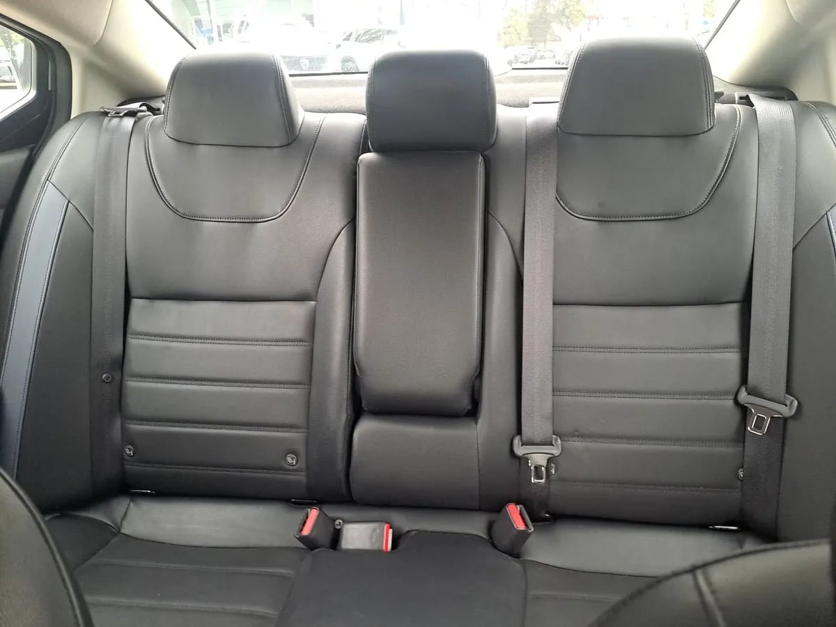 Nissan Versa 1.6 Exclusive 4x2 Ncf Cvt At 4p año 2025