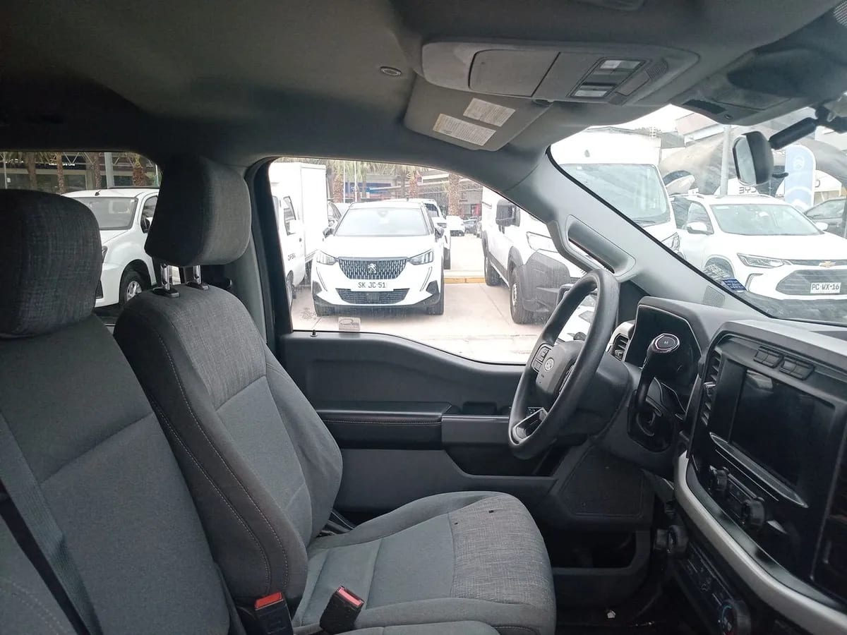 Ford F-150 3.3 Xlt Cc Dob. Cab. 4x2 At 4p año 2023