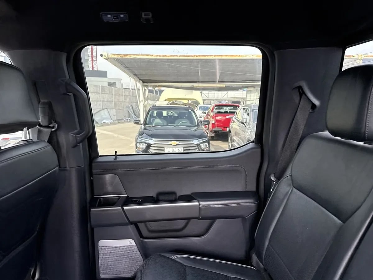 Ford F-150 5.0 Lariat Black Cc 4x4 Dob. Cab. At 4p año 2025