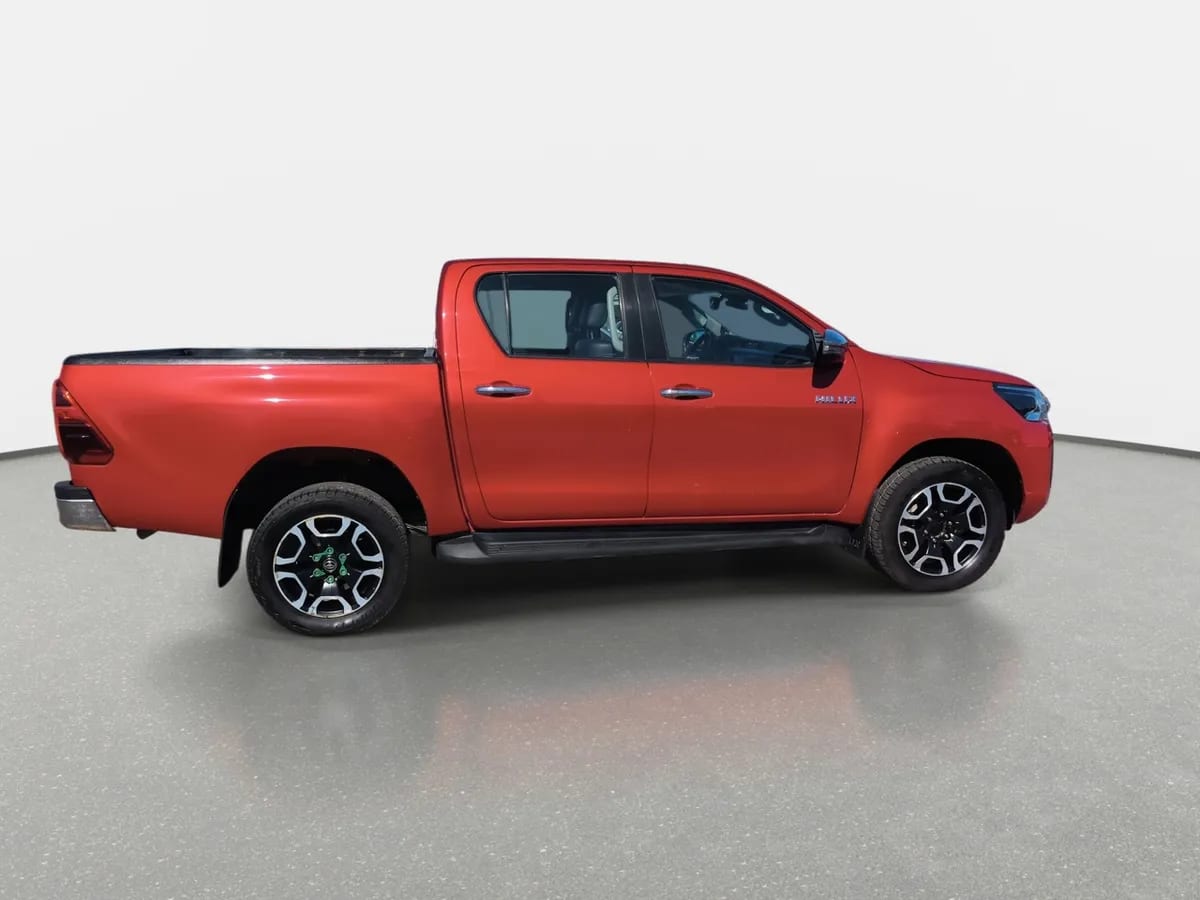 Toyota Hilux 2.8 Srv Diesel 4x4 Dob. Cab. At 4p año 2024