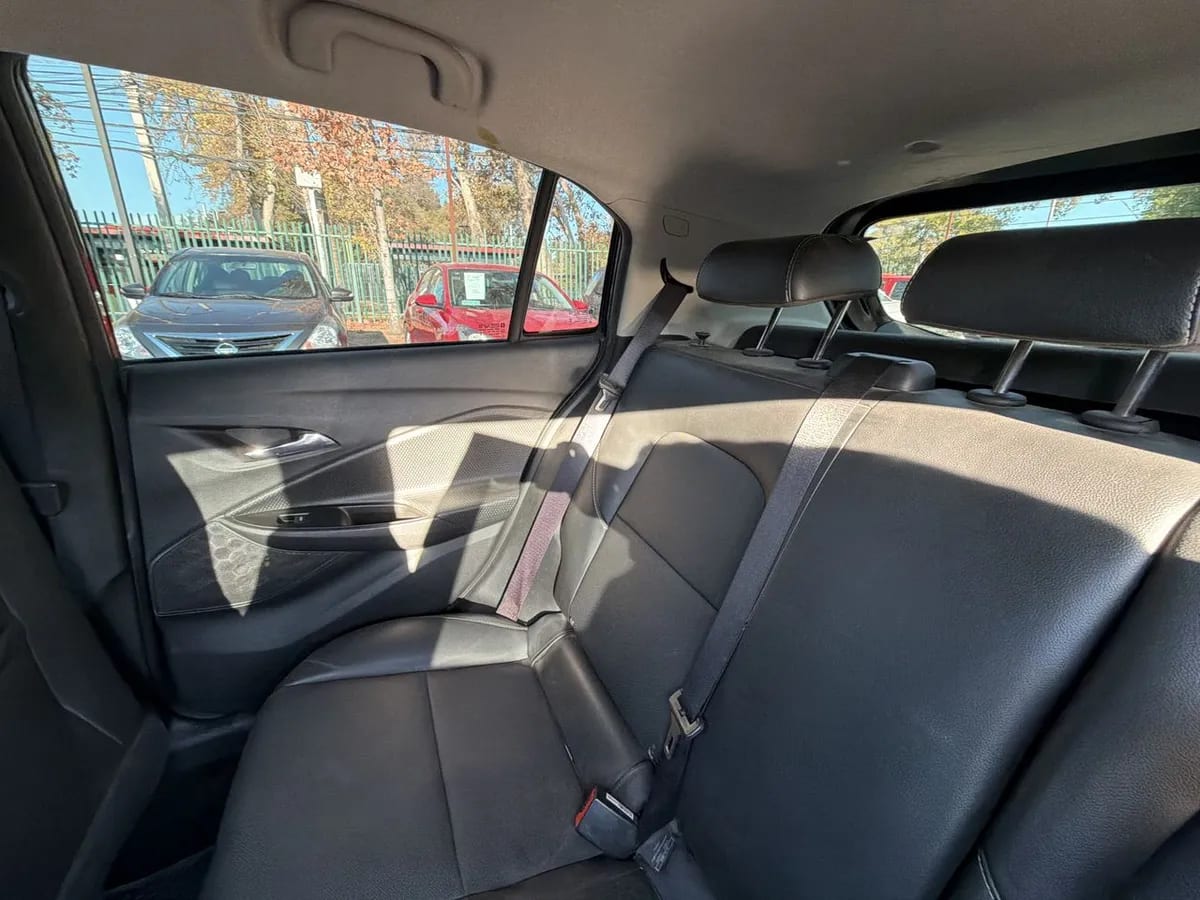 Chevrolet Onix 1.0t Premier R 4x2 Sdn At 4p año 2024