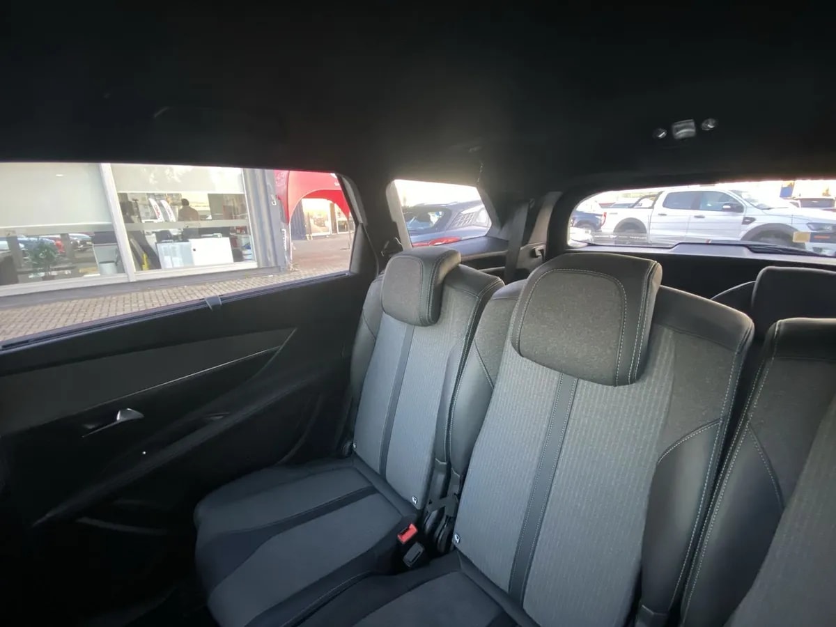 Peugeot 5008 1.5 Allure Pack Bluehdi 130 4x2 Eat8 5p año 2024