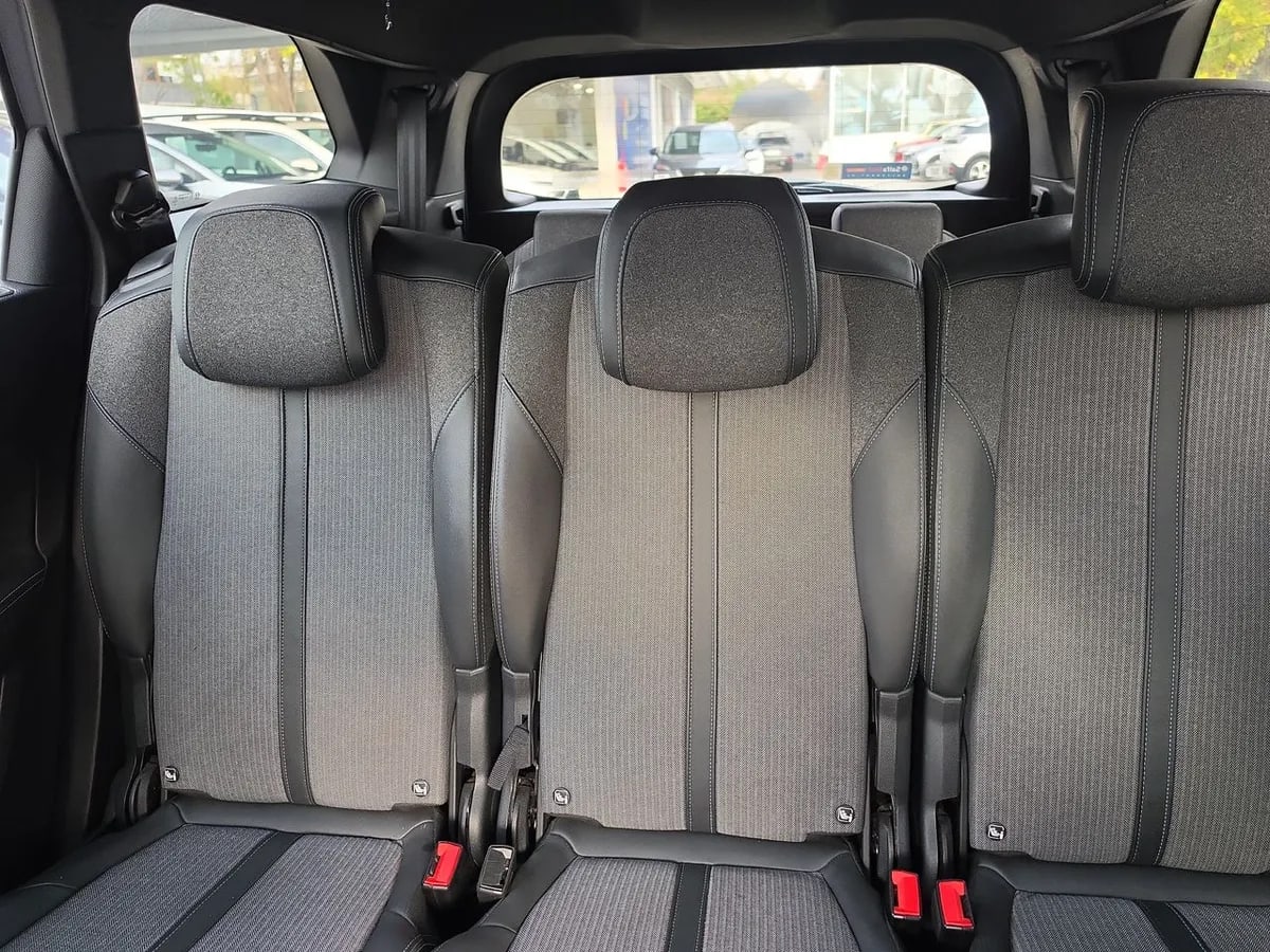 Peugeot 5008 1.5 Allure Pack Bluehdi 130 4x2 Eat8 5p año 2024