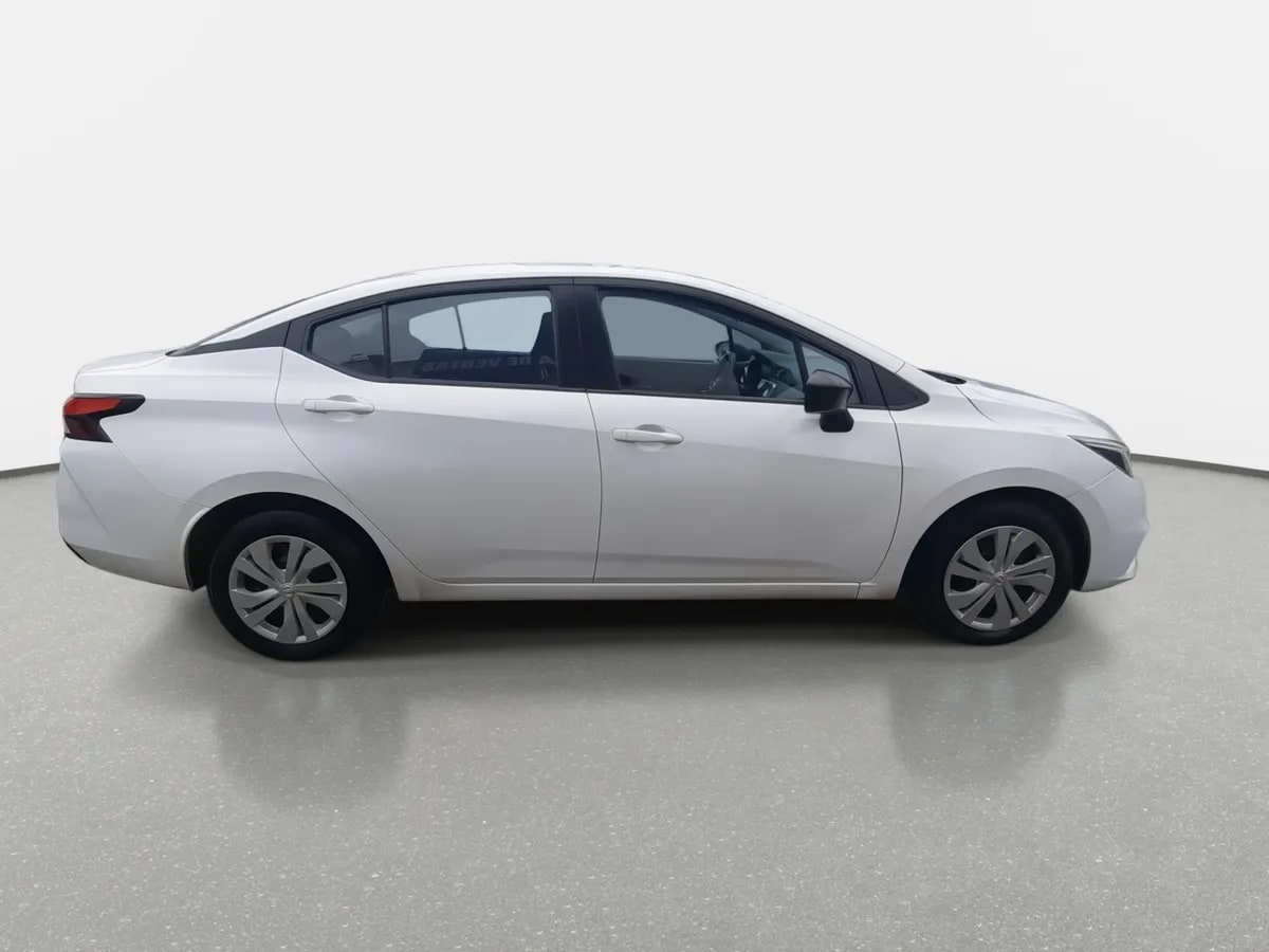 Nissan Versa 1.6 Sense 4x2 Mt 4p año 2023