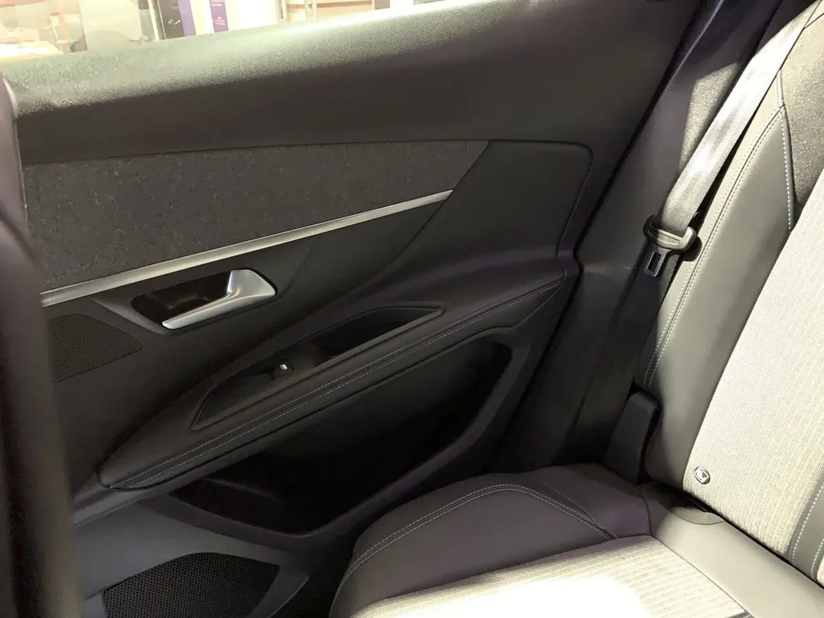 Peugeot 3008 1.5 Allure Pack Bluehdi 130 4x2 Eat8 5p año 2024