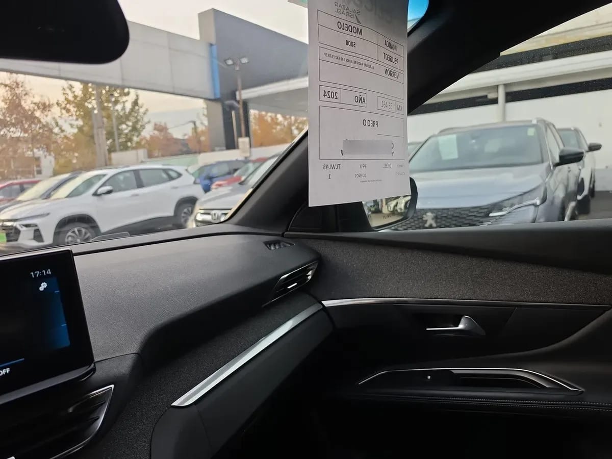 Peugeot 5008 1.5 Allure Pack Bluehdi 130 4x2 Eat8 5p año 2024
