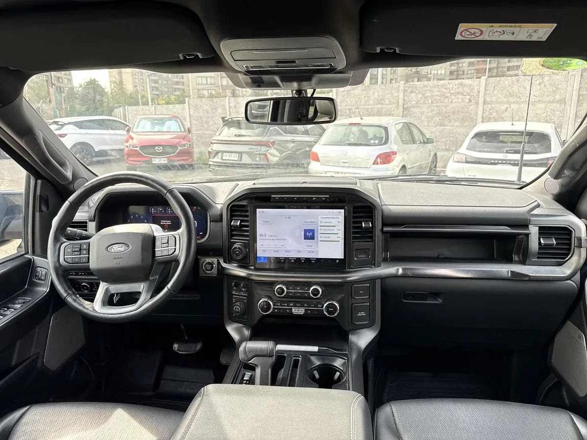 Ford F-150 5.0 Lariat Black Cc 4x4 Dob. Cab. At 4p año 2025