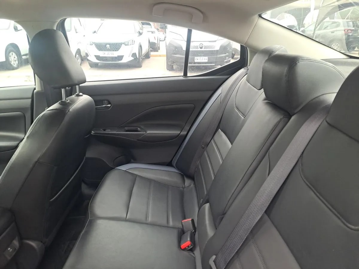 Nissan Versa 1.6 Exclusive 4x2 Ncf Cvt At 4p año 2025