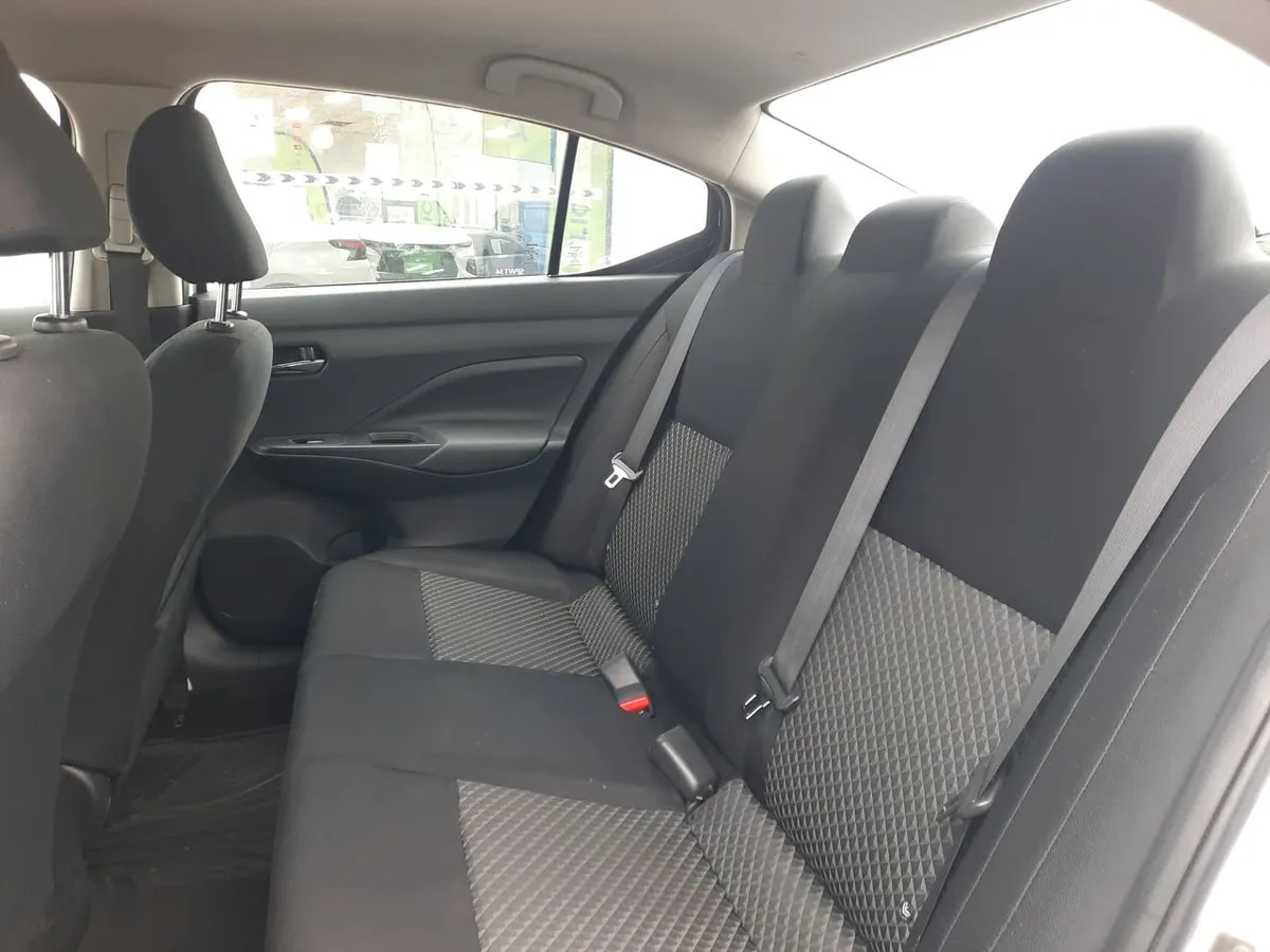 Nissan Versa 1.6 Sense 4x2 Mt 4p año 2023