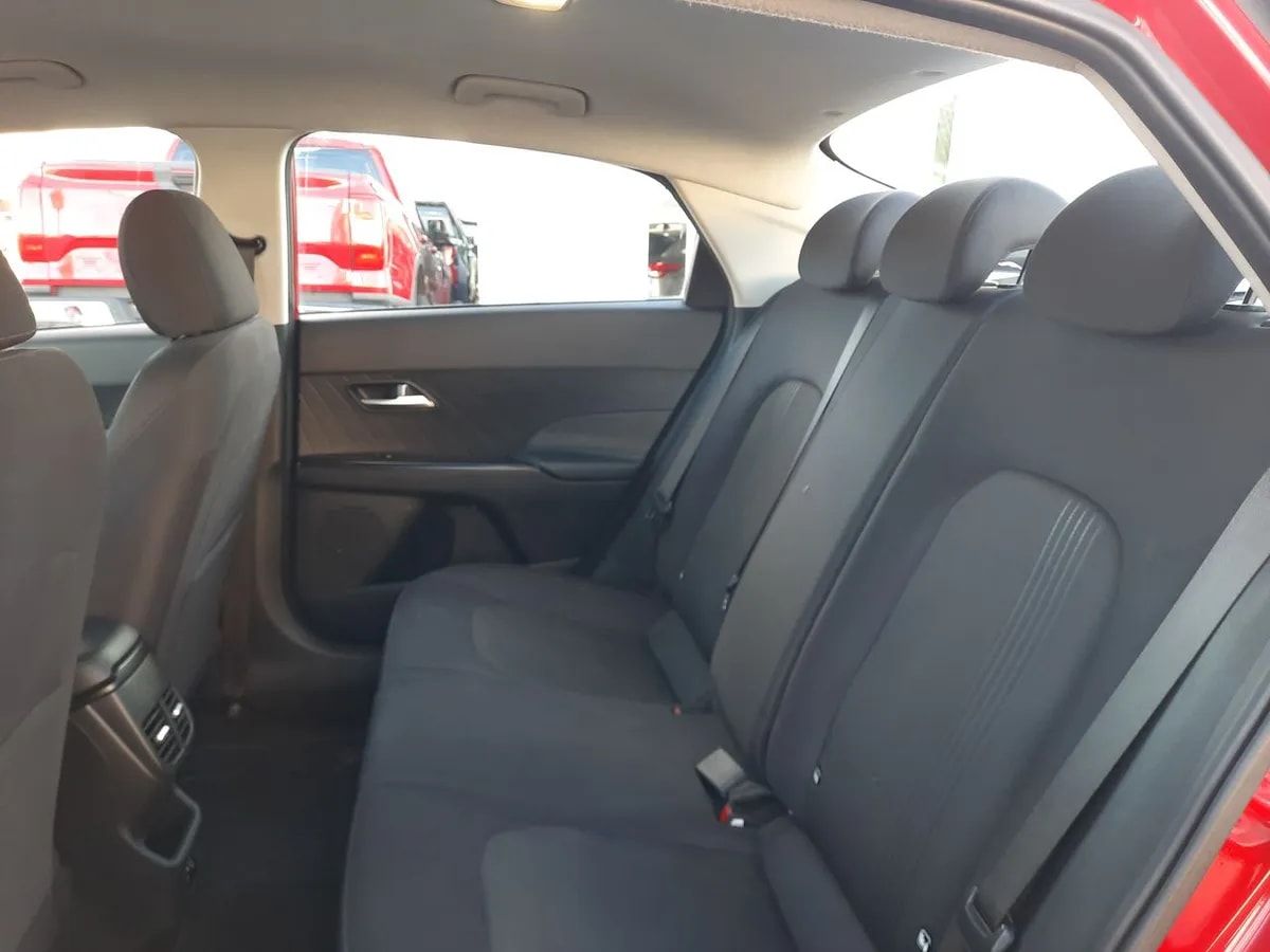 Hyundai Accent 1.5 Design 4x2 Mt 4p año 2024