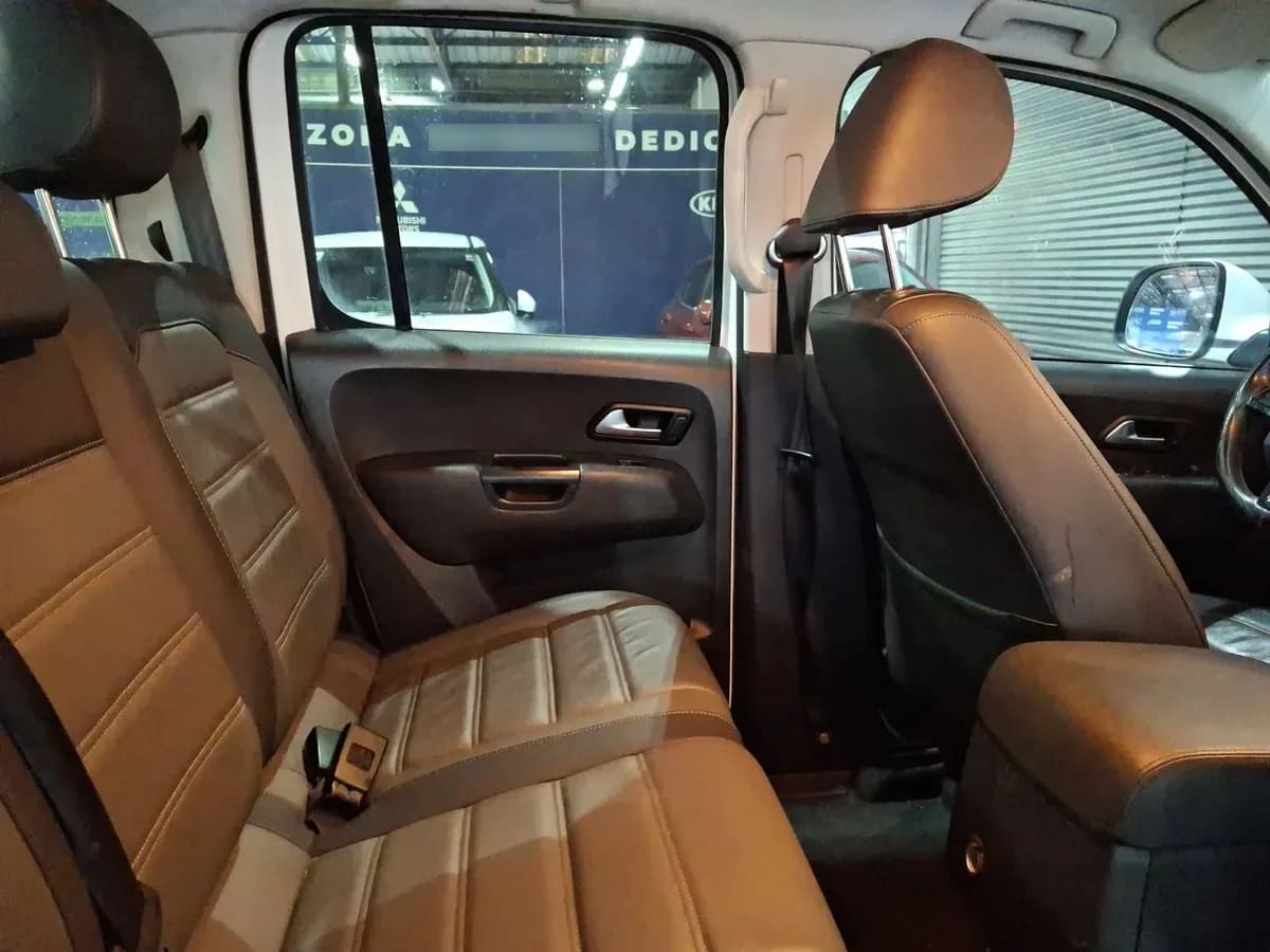 Volkswagen Amarok 2.0 Highline Diesel 4motion 4x4 Dob. Cab. At 4p año 2023