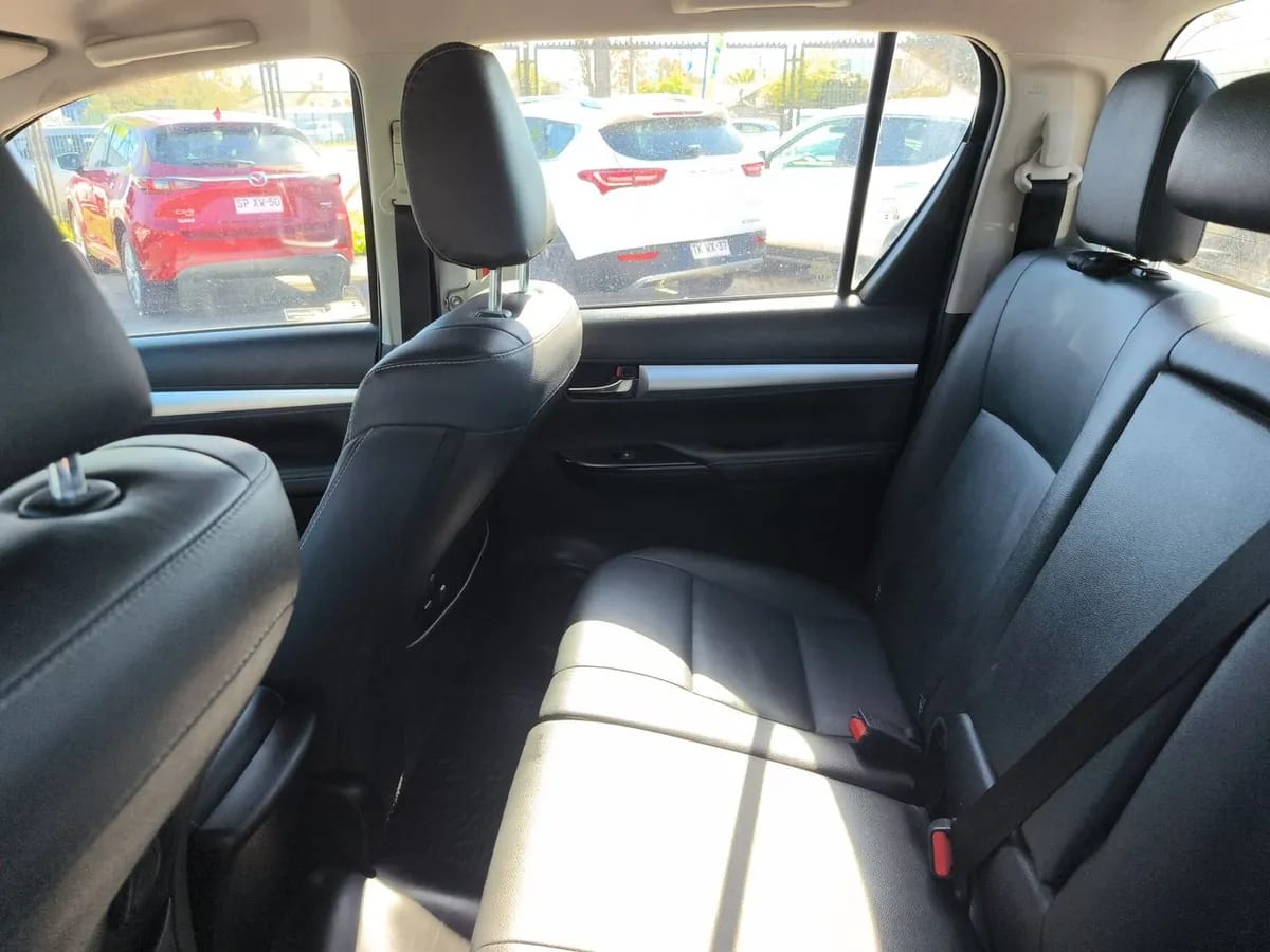 Toyota Hilux 2.8 Srv Diesel 4x4 Dob. Cab. At 4p año 2024