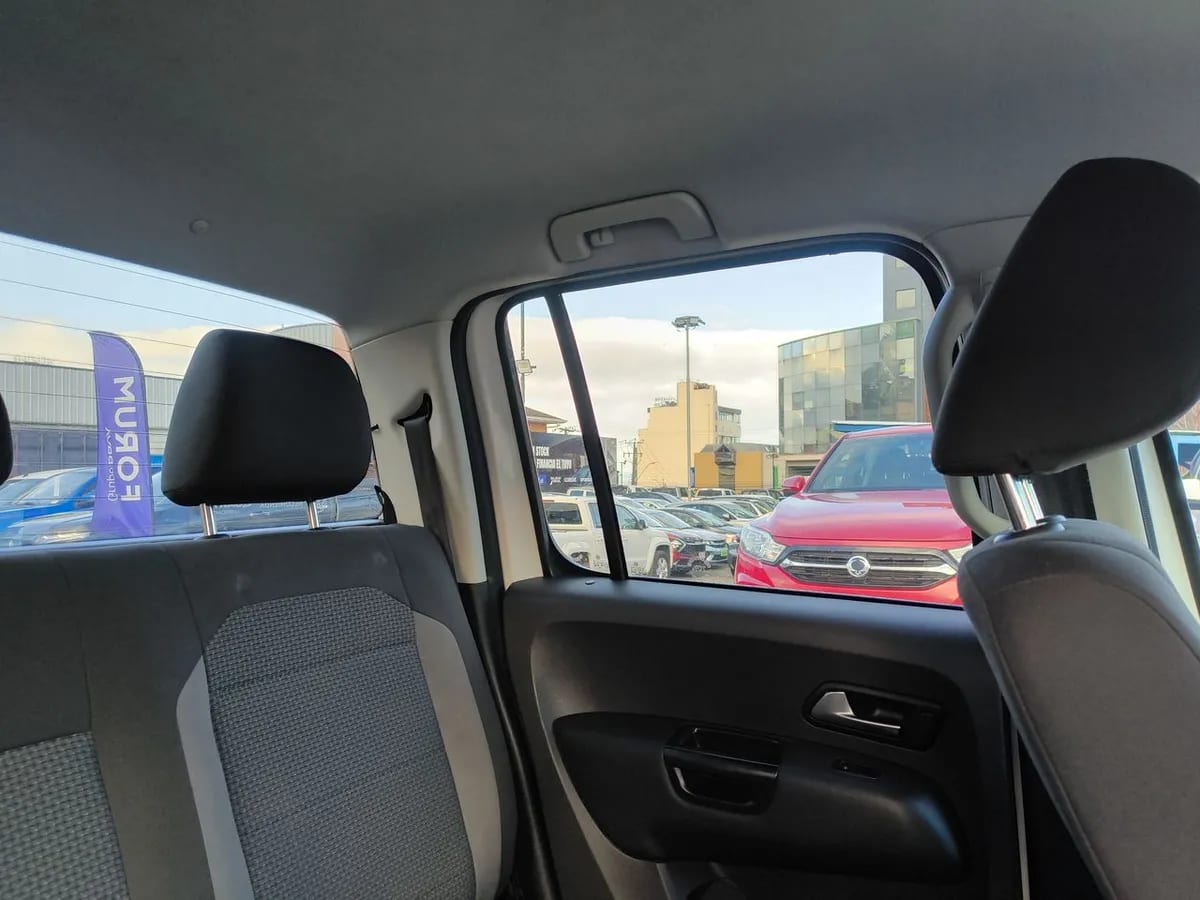 Volkswagen Amarok 2.0 Trendline Diesel 4motion 4x4 Dob. Cab. Mt 4p año 2023