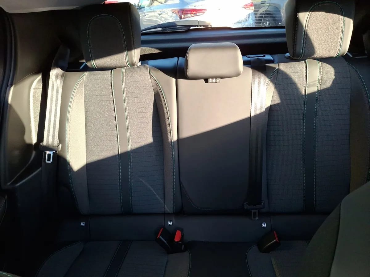 Peugeot 208 1.2 Puretech Allure Pack 4x2 130 Eat8 5p año 2022