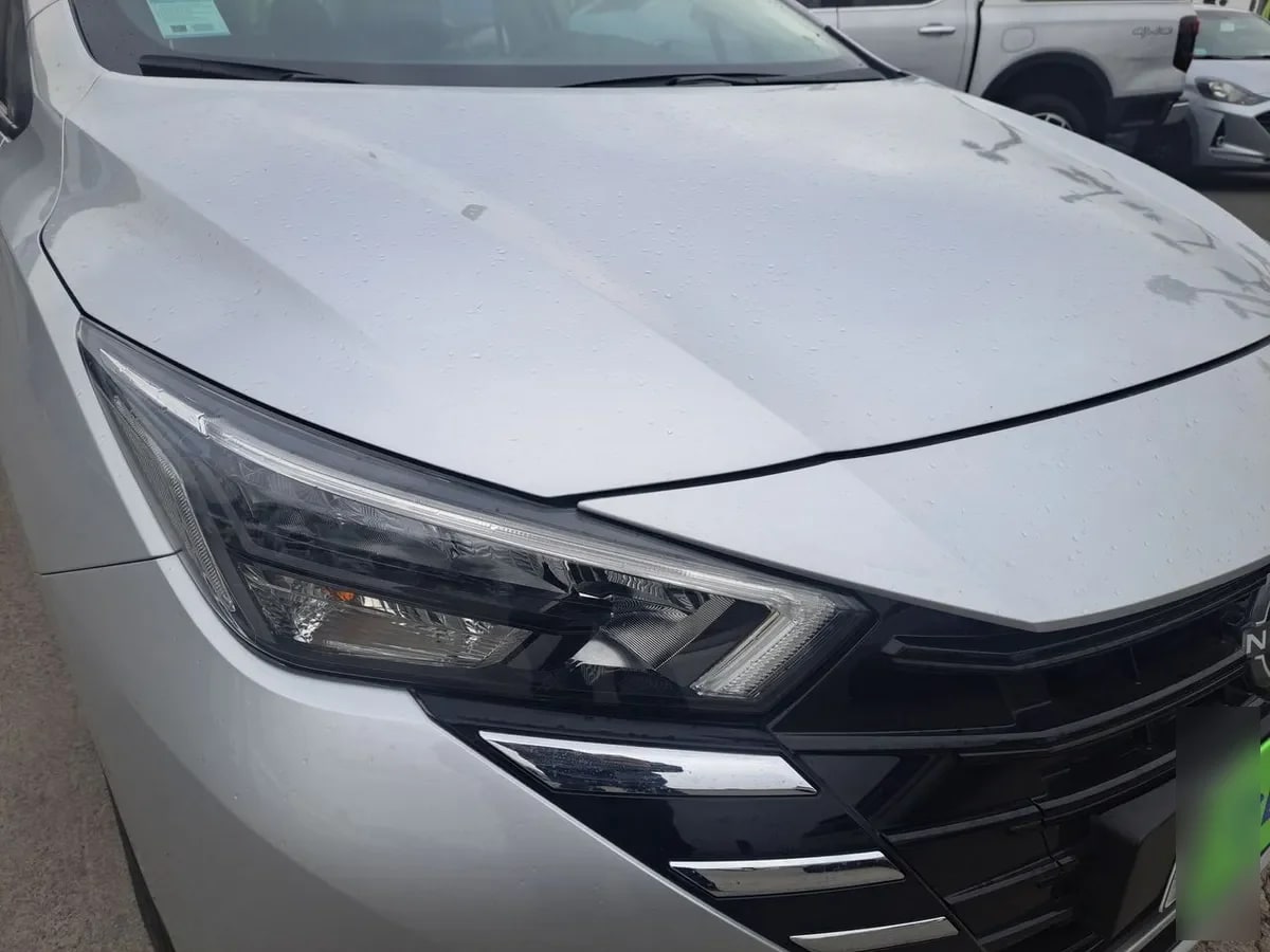 Nissan Versa 1.6 Exclusive 4x2 Ncf Cvt At 4p año 2025