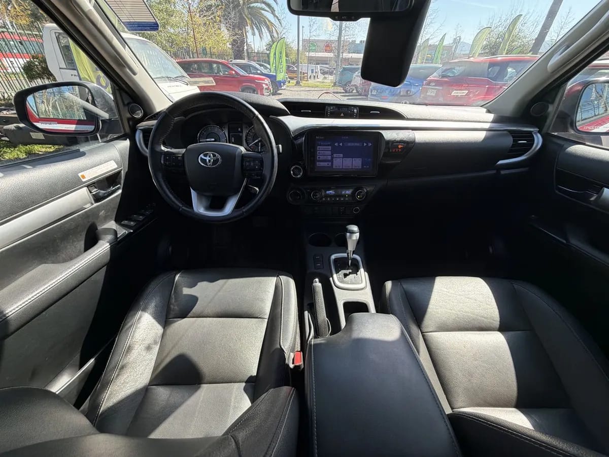 Toyota Hilux 2.8 Srv Diesel 4x4 Dob. Cab. At 4p año 2024