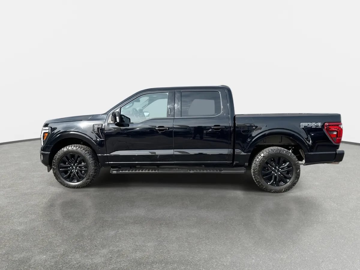 Ford F-150 5.0 Lariat Black Cc 4x4 Dob. Cab. At 4p año 2025