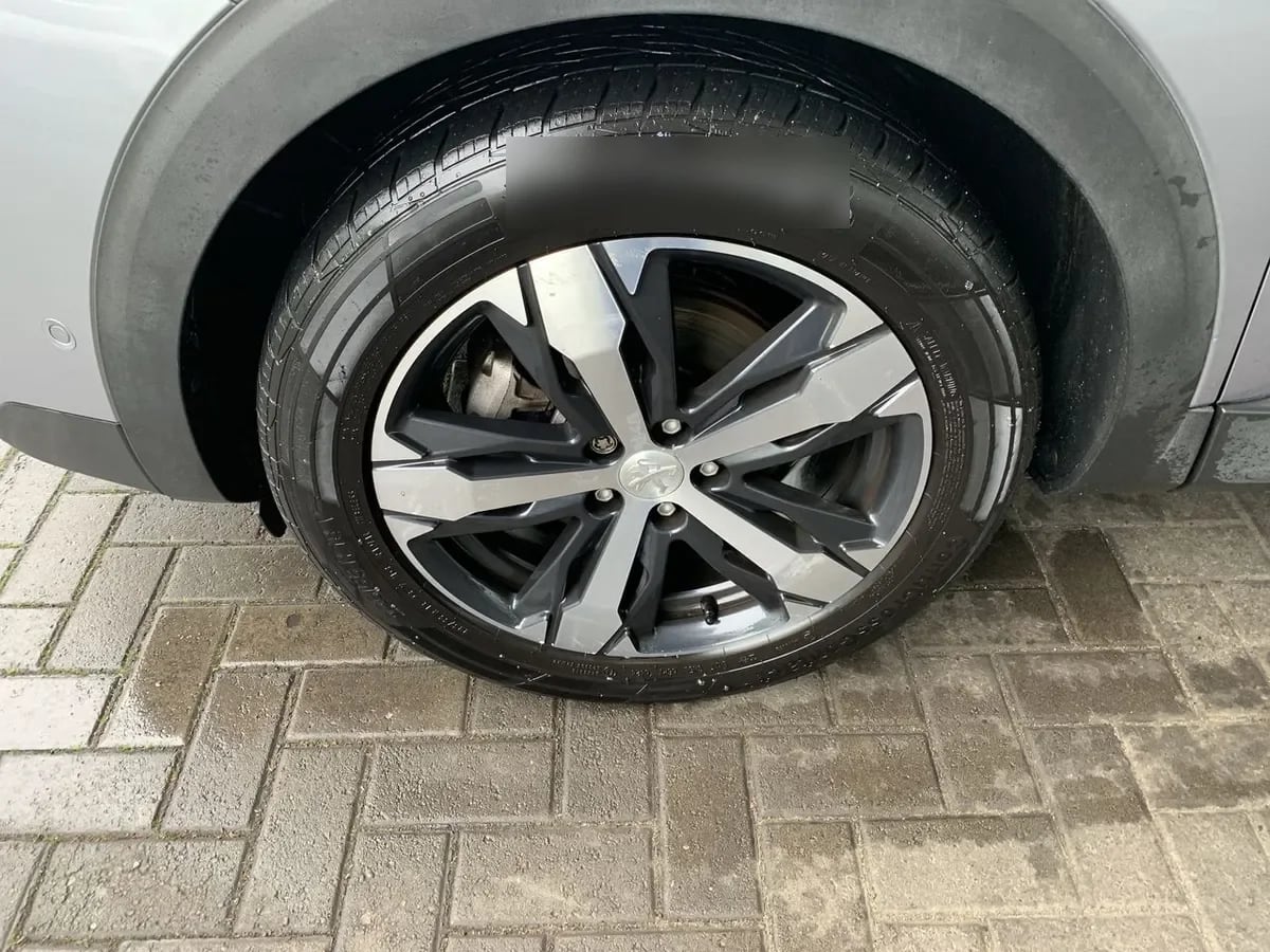Peugeot 5008 1.5 Allure Pack Bluehdi 130 4x2 Eat8 5p año 2024