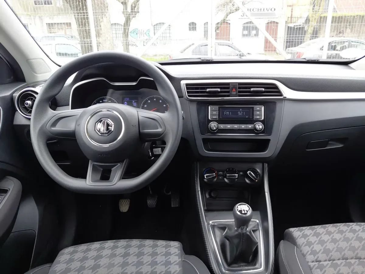 MG Mg Zs 1.5 Std 4x2 Mt 5p año 2024