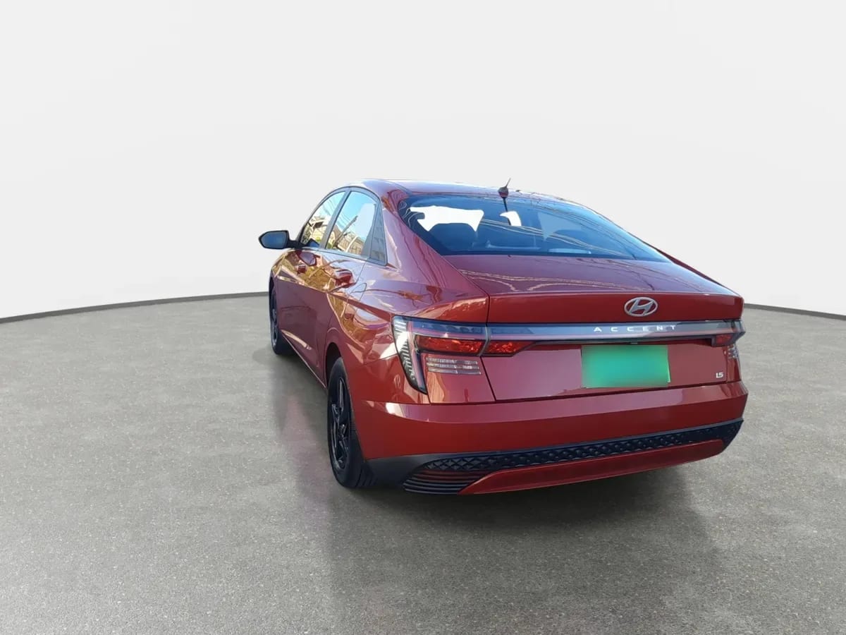 Hyundai Accent 1.5 Design 4x2 Mt 4p año 2024