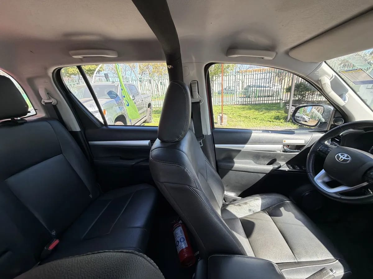 Toyota Hilux 2.8 Srv Diesel 4x4 Dob. Cab. At 4p año 2024