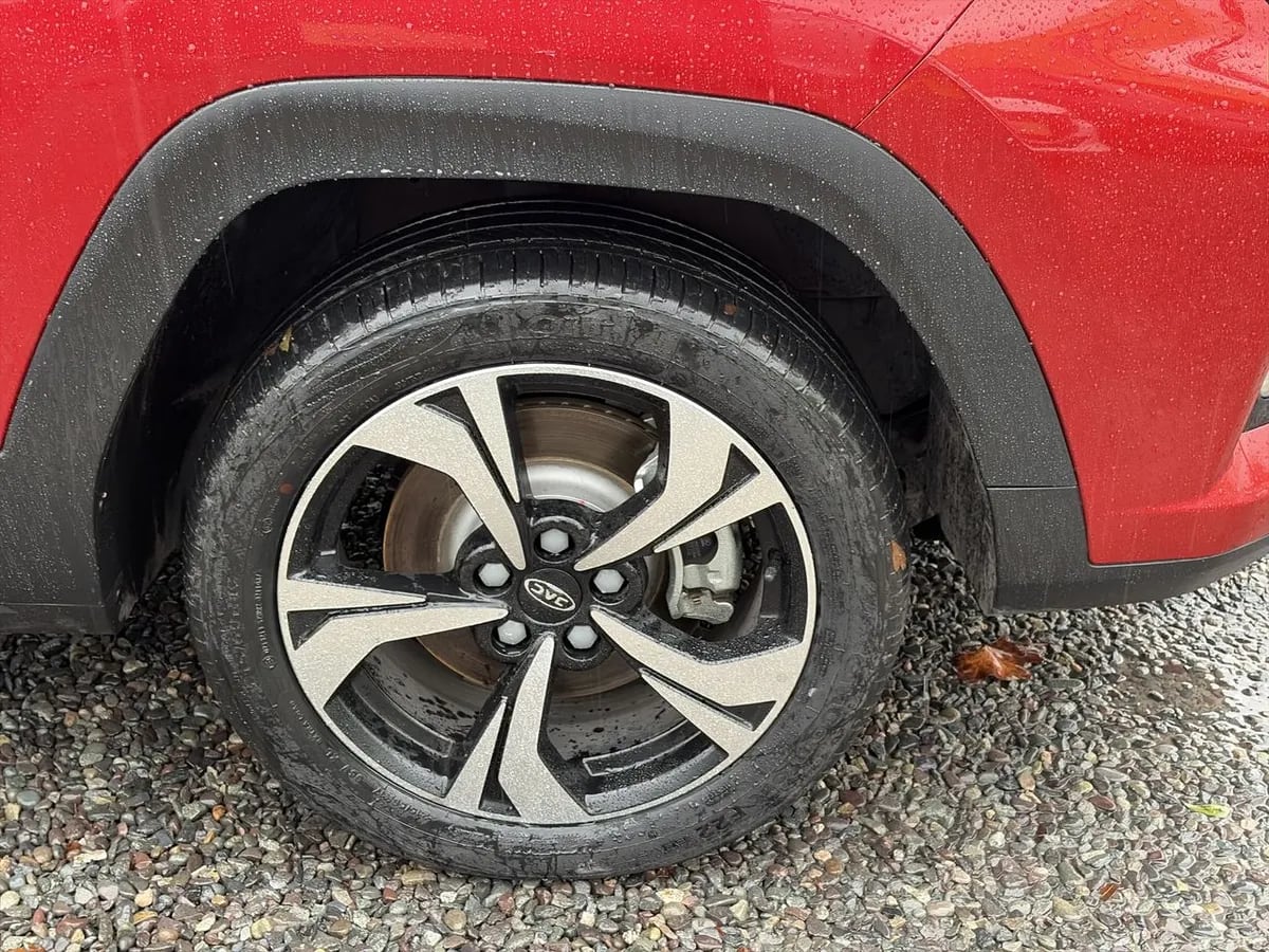 JAC Js4 1.6 Comfort 4x2 Bicolor Mt 5p año 2023