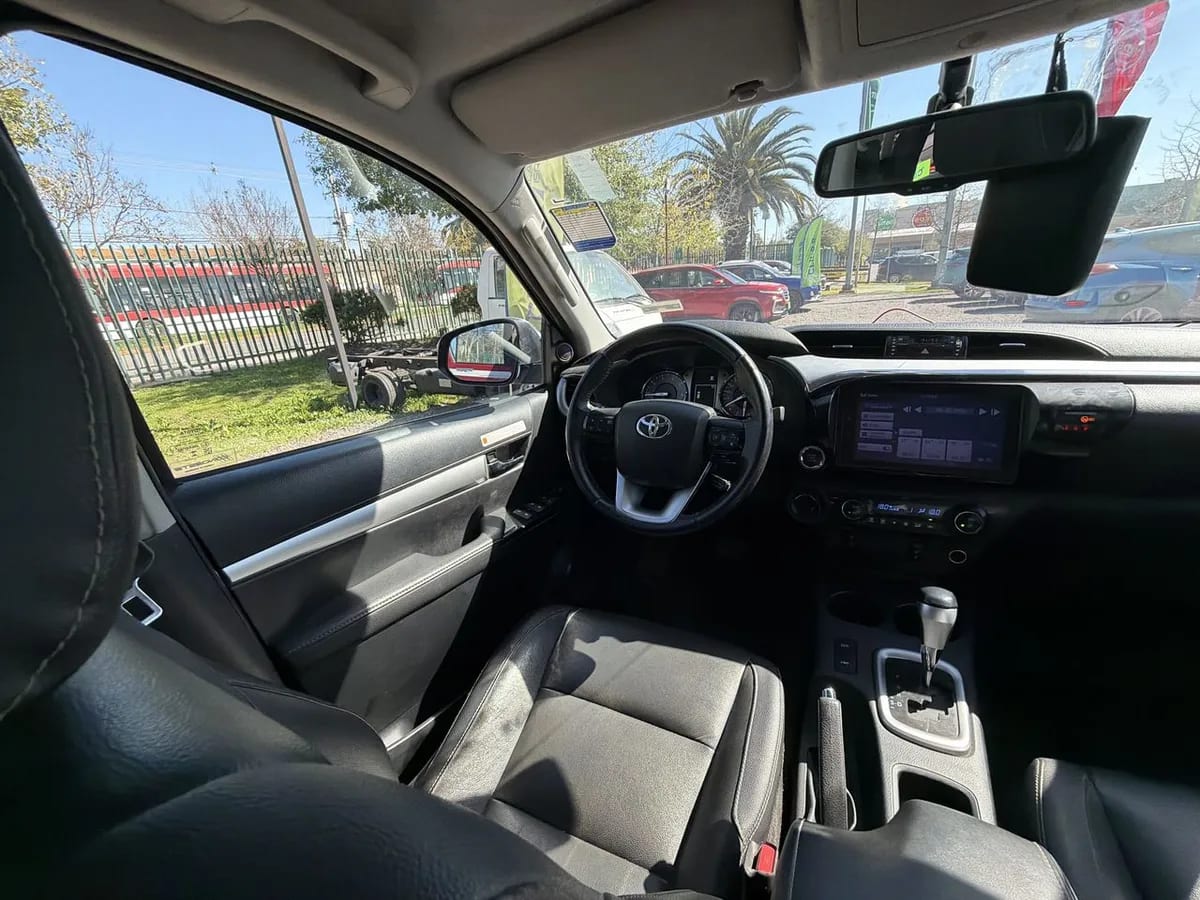 Toyota Hilux 2.8 Srv Diesel 4x4 Dob. Cab. At 4p año 2024