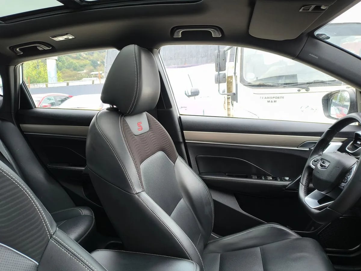 Geely Coolray 1.5 Gf Sport 4x2 At 5p año 2023