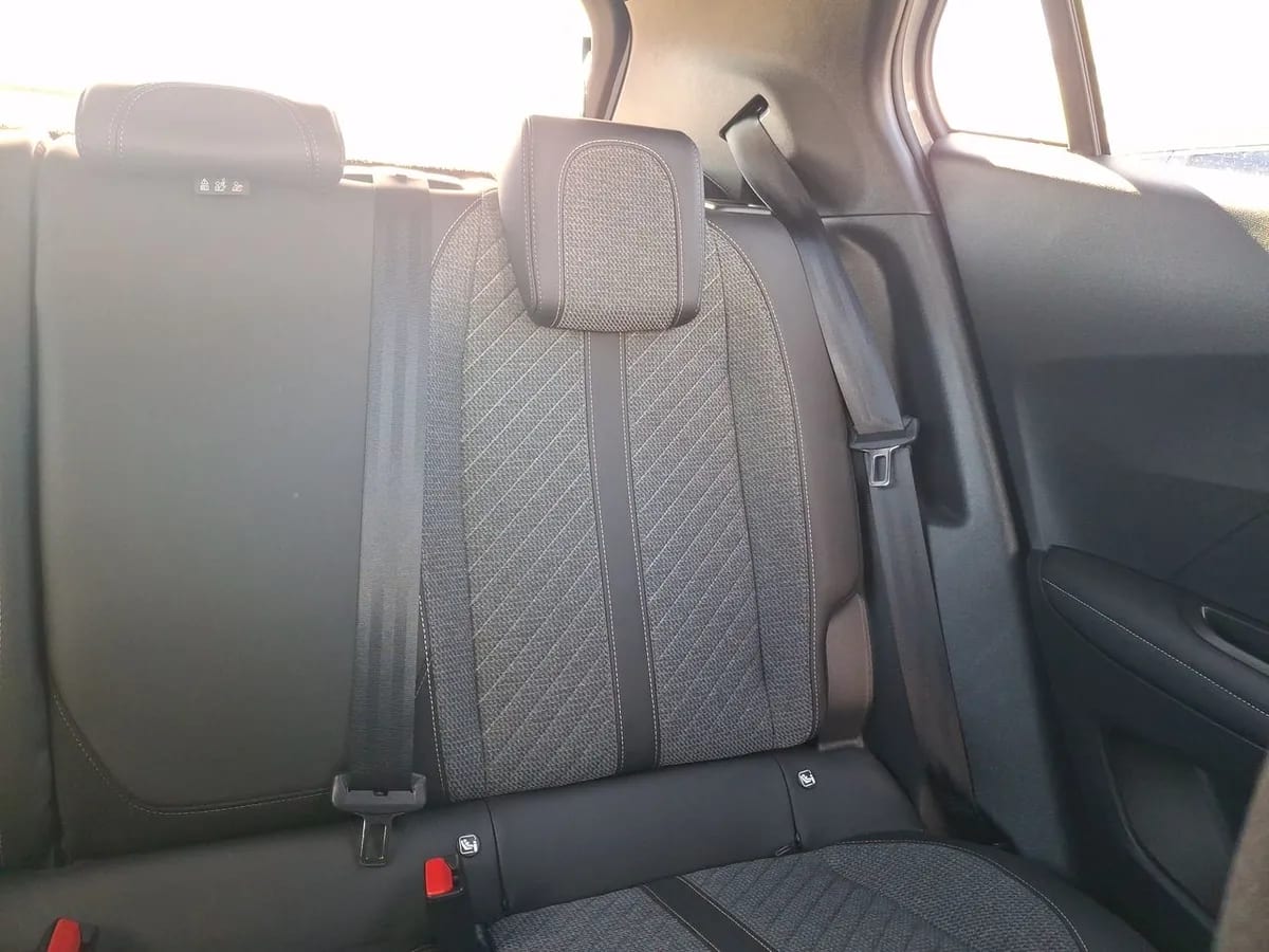 Peugeot 2008 1.2 Allure Pack Puretech 130hp 4x2 Mt 5p año 2025
