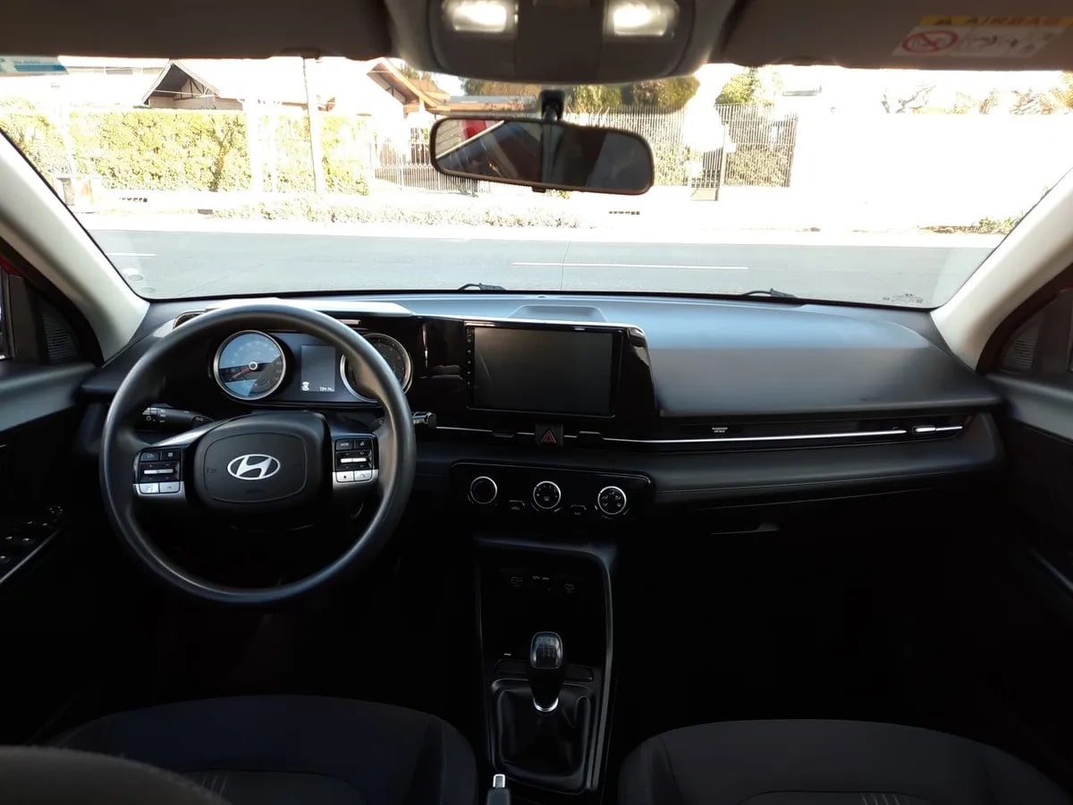 Hyundai Accent 1.5 Design 4x2 Mt 4p año 2024