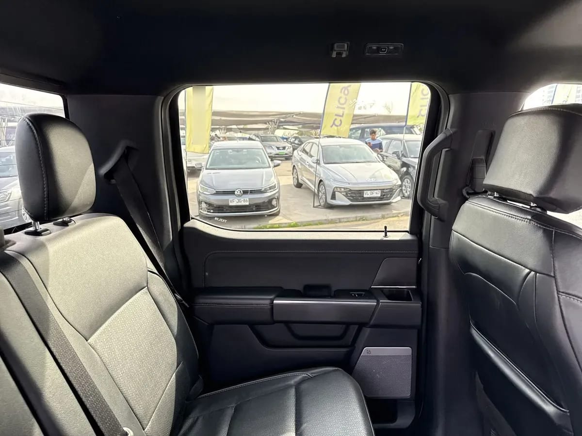 Ford F-150 5.0 Lariat Black Cc 4x4 Dob. Cab. At 4p año 2025