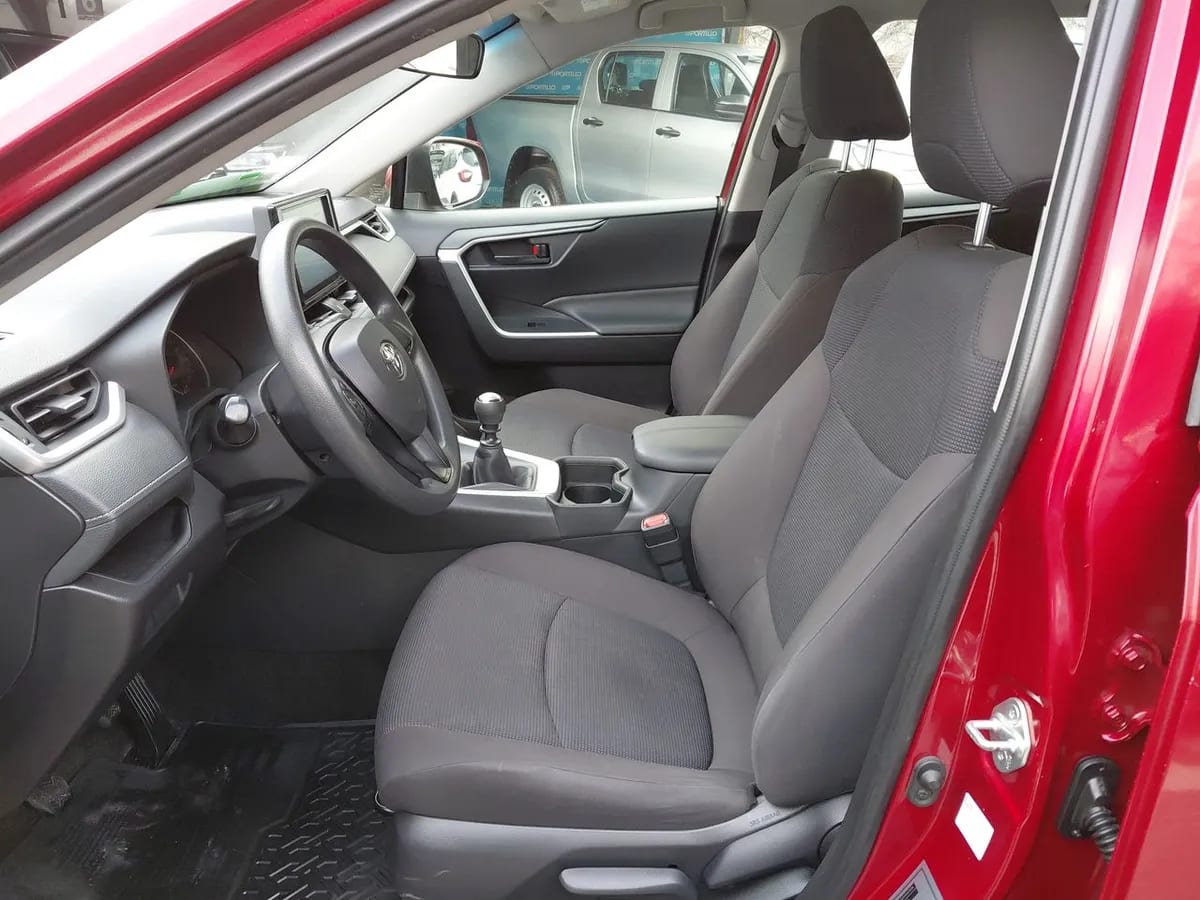 Toyota Rav 4 2.0 Le 4x2 Mt 5p año 2023