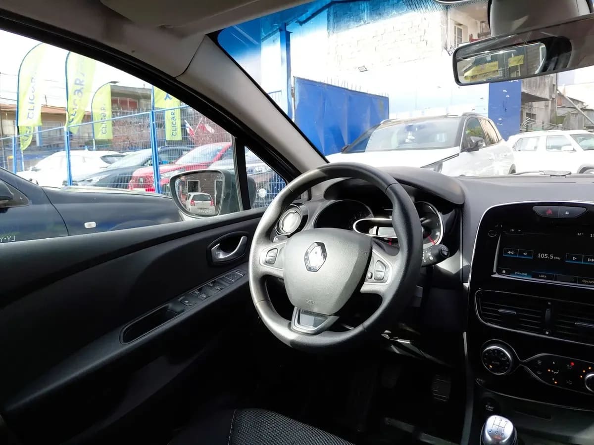 Renault Clio 0.9t Expression 4x2 Hb Mt 5p año 2020