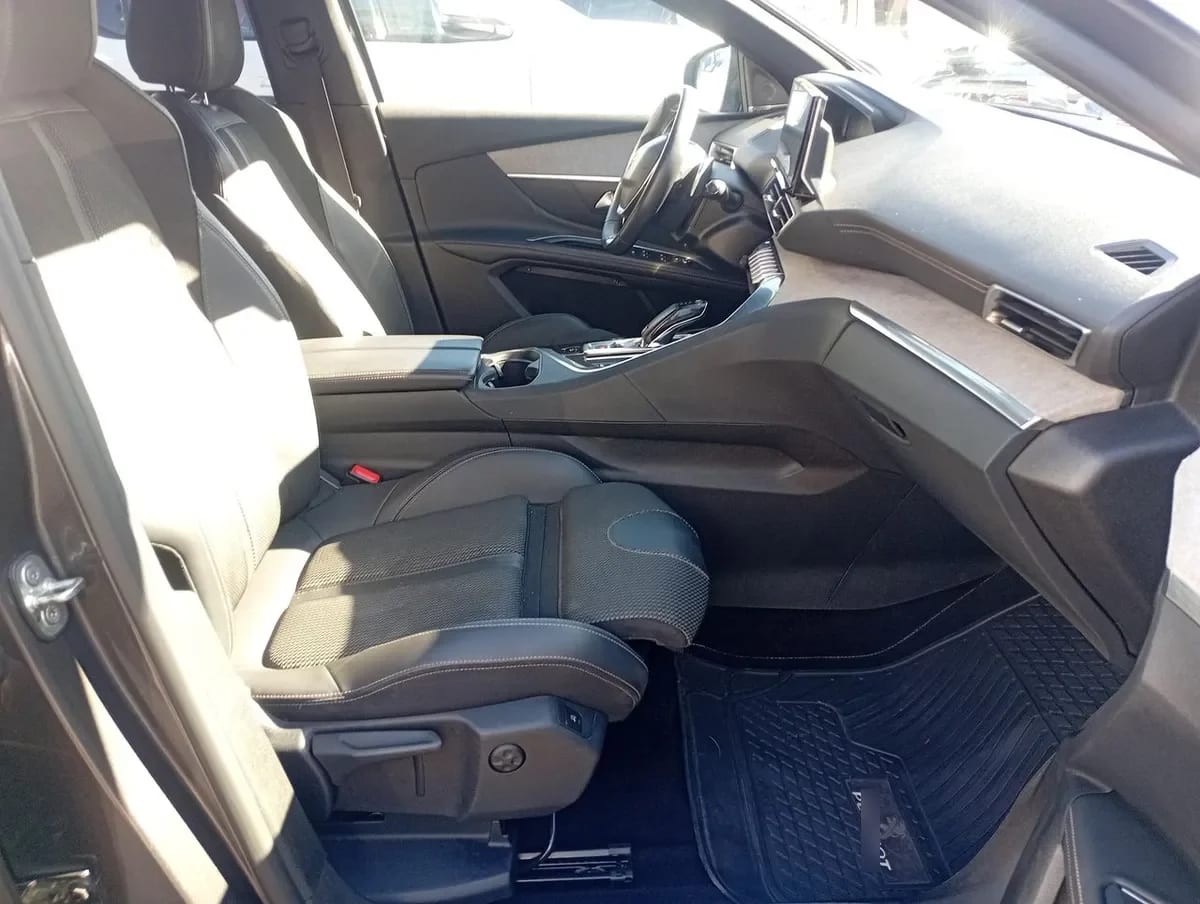 Peugeot 5008 1.6 Gt Puretech 180 4x2 Eat8 5p año 2023