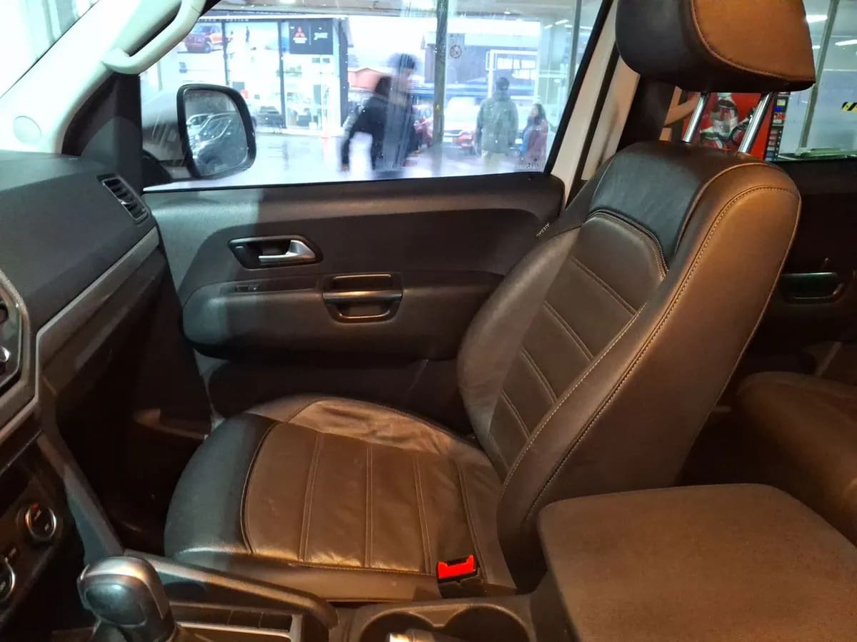 Volkswagen Amarok 2.0 Highline Diesel 4motion 4x4 Dob. Cab. At 4p año 2023