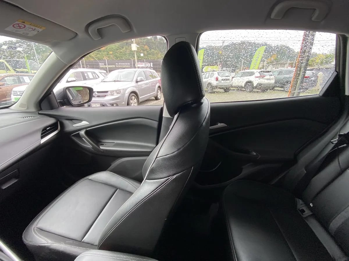 Chevrolet Tracker 1.2t Ltz T 4x2 At 5p año 2026