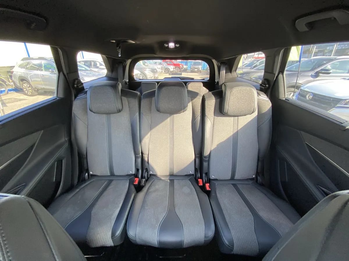 Peugeot 5008 1.5 Allure Pack Bluehdi 130 4x2 Eat8 5p año 2024