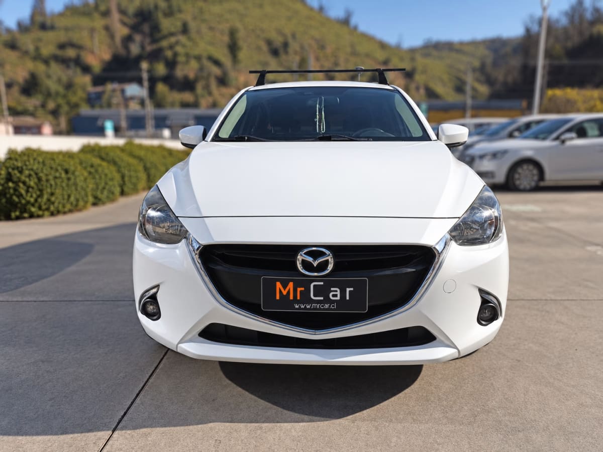 Mazda 2 Sedan 2 V Sedán año 2020