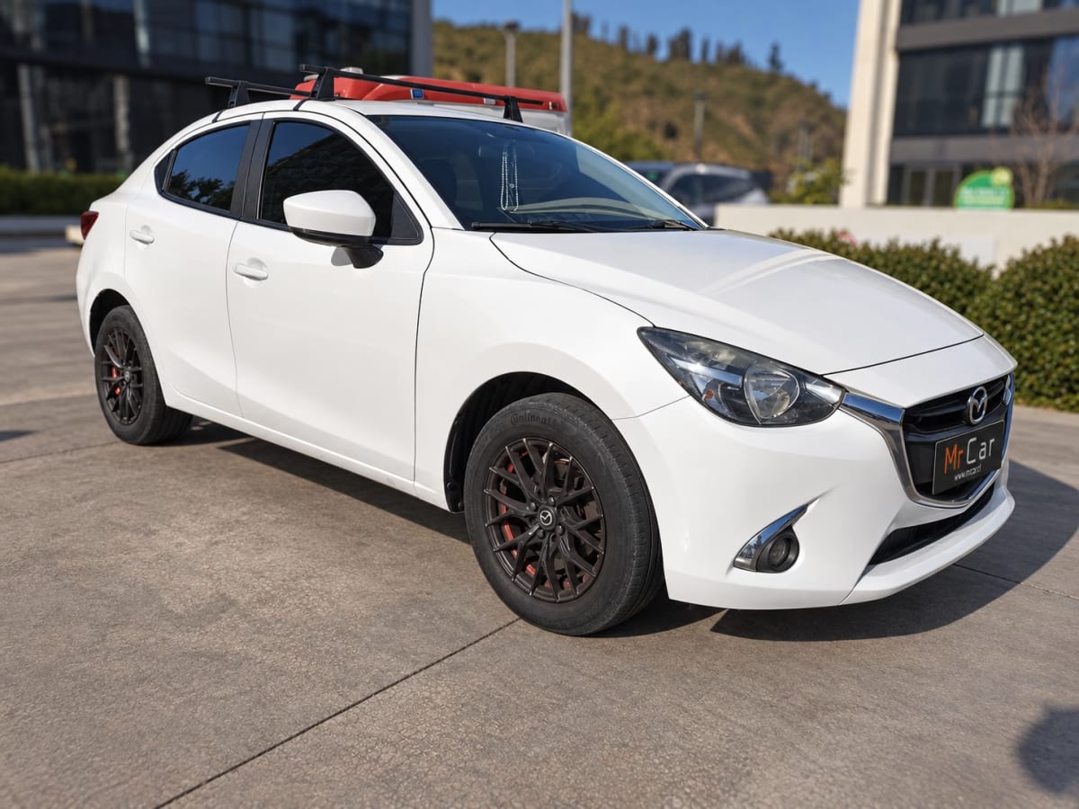 Mazda 2 Sedan 2 V Sedán año 2020