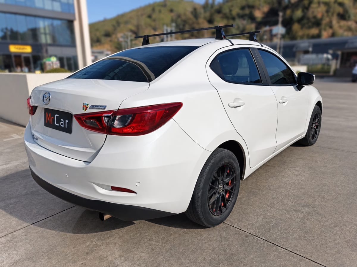 Mazda 2 Sedan 2 V Sedán año 2020