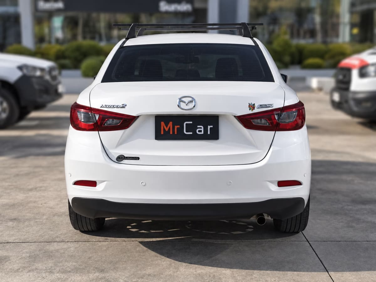 Mazda 2 Sedan 2 V Sedán año 2020