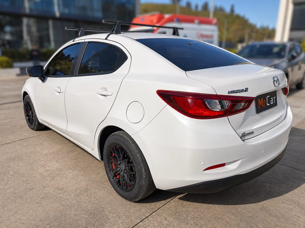 Mazda 2 Sedan 2 V Sedán año 2020