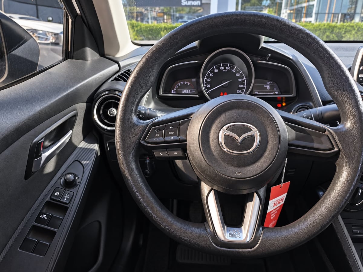 Mazda 2 Sedan 2 V Sedán año 2020