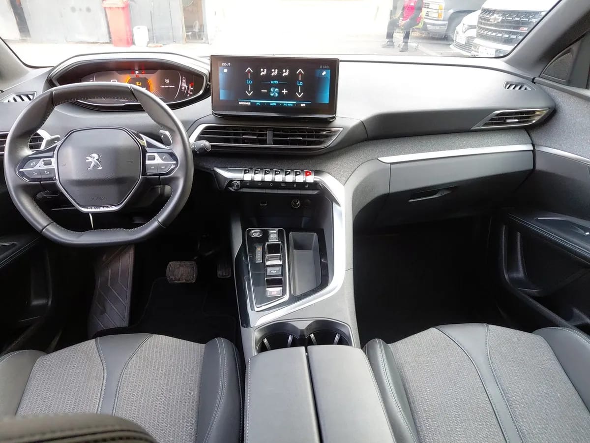 Peugeot 5008 1.5 Allure Pack Bluehdi 130 4x2 Eat8 5p año 2024