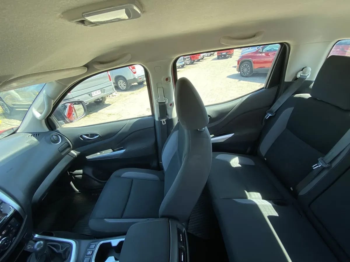 Nissan Navara 2.3d Xe Diesel 4x2 Dob.cab. Mt 4p año 2024