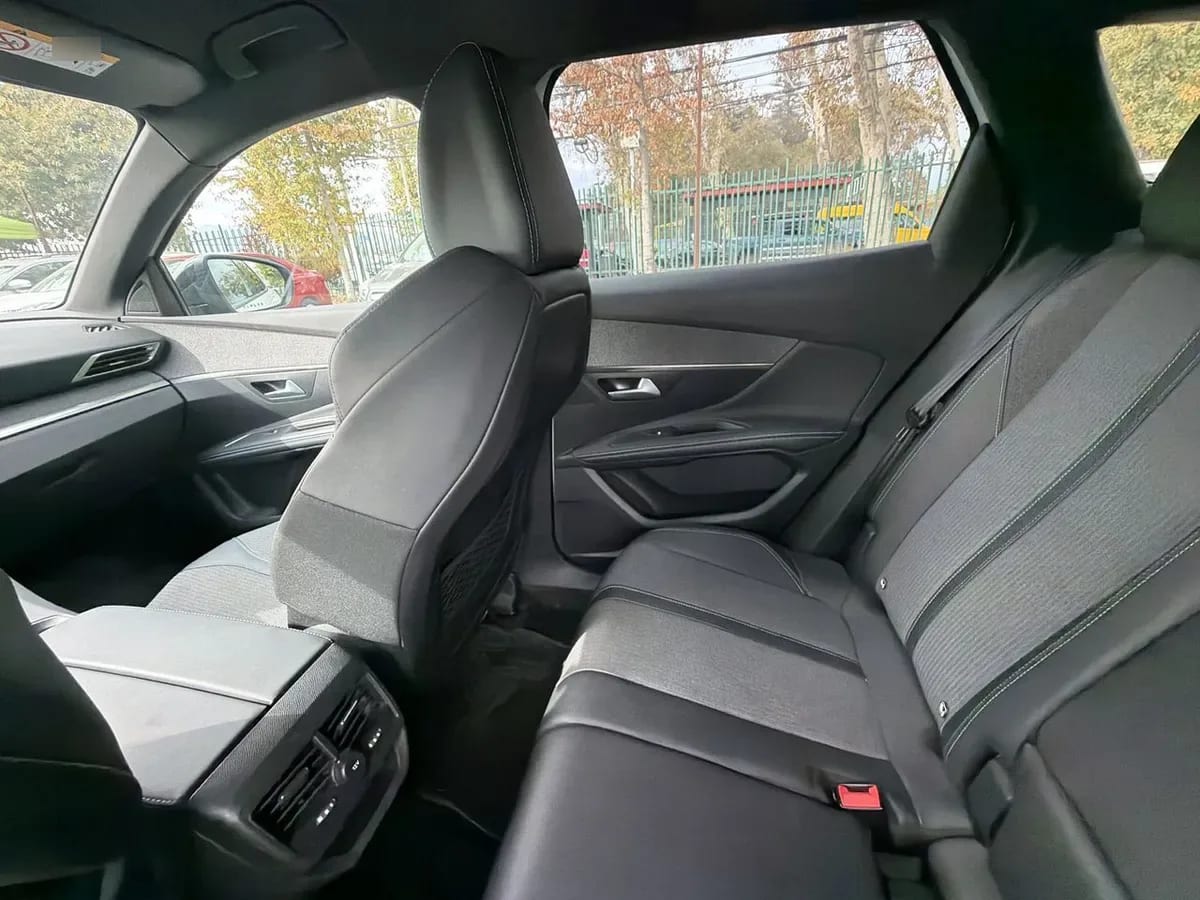 Peugeot 3008 1.5 Allure Pack Bluehdi 130 4x2 Eat8 5p año 2024