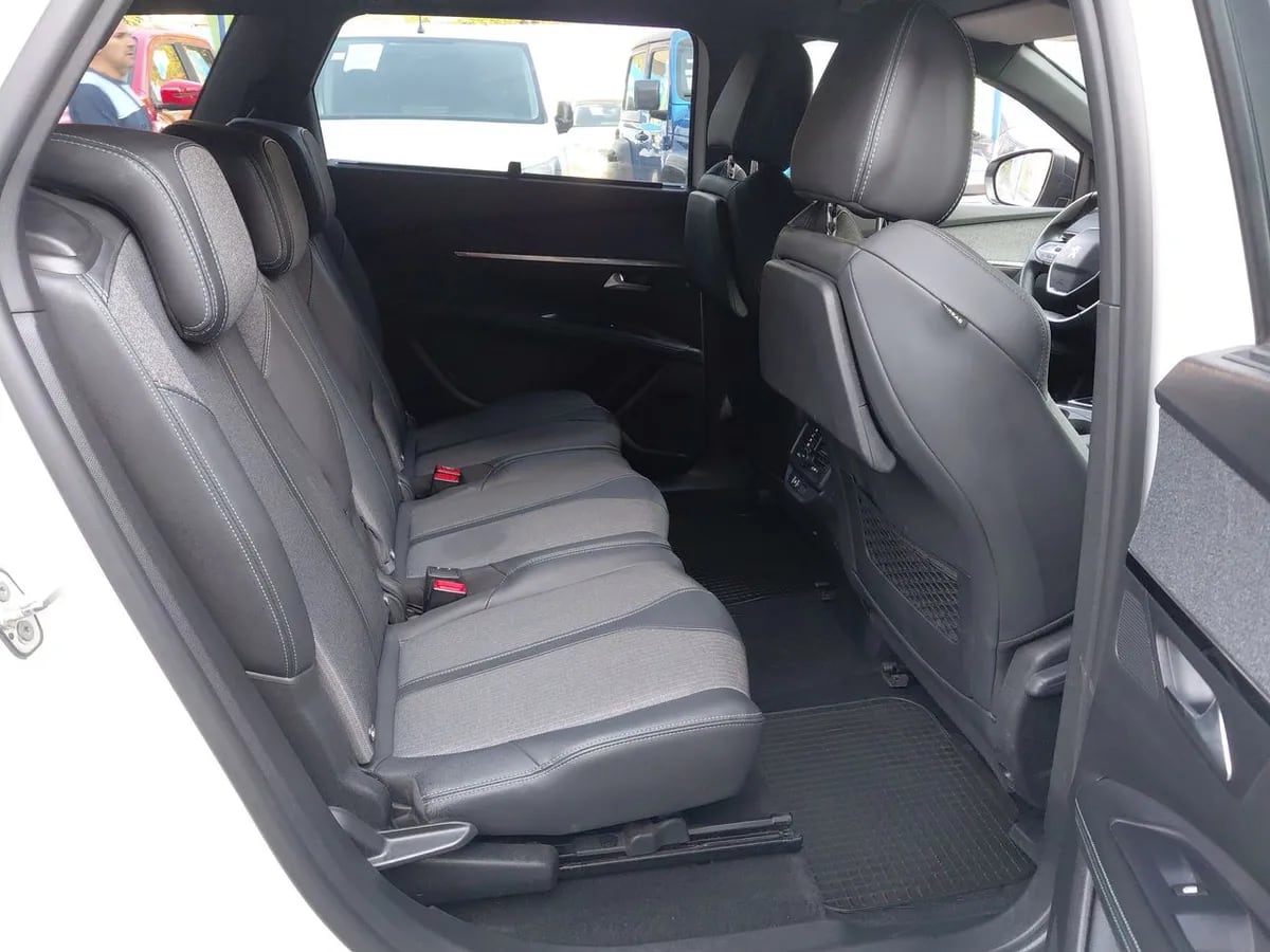 Peugeot 5008 1.5 Allure Pack Bluehdi 130 4x2 Eat8 5p año 2024