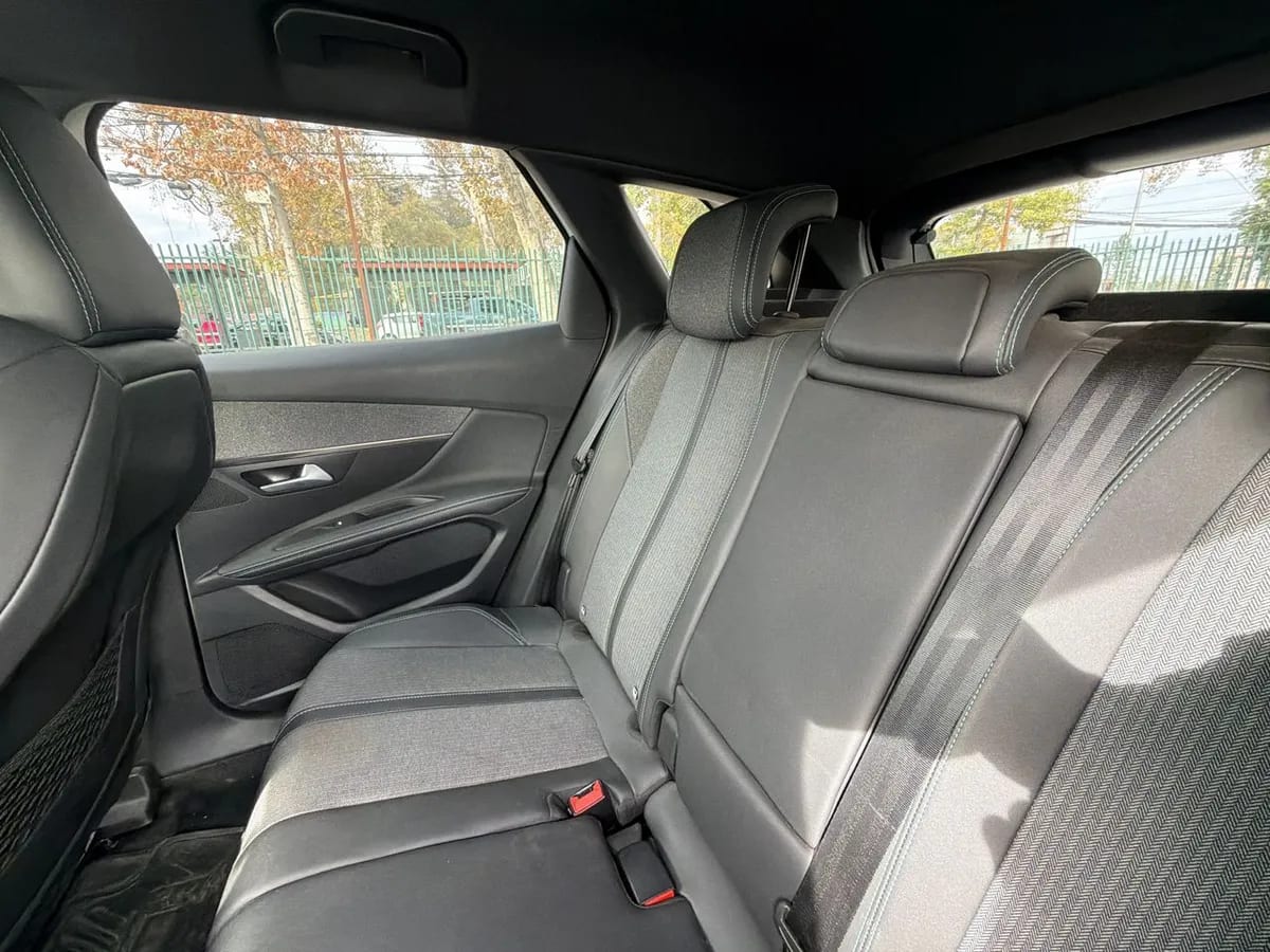 Peugeot 3008 1.5 Allure Pack Bluehdi 130 4x2 Eat8 5p año 2024