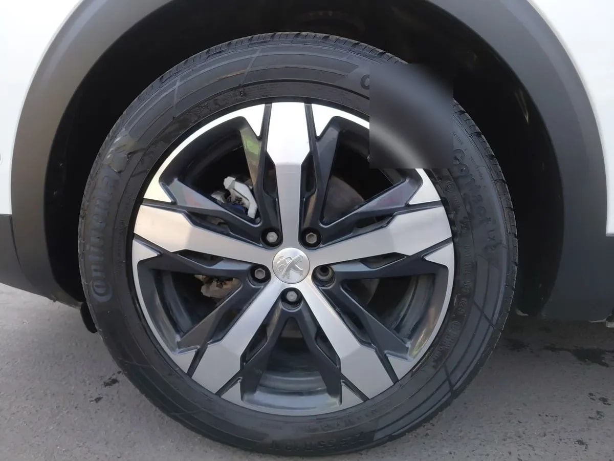 Peugeot 5008 1.5 Allure Pack Bluehdi 130 4x2 Eat8 5p año 2024
